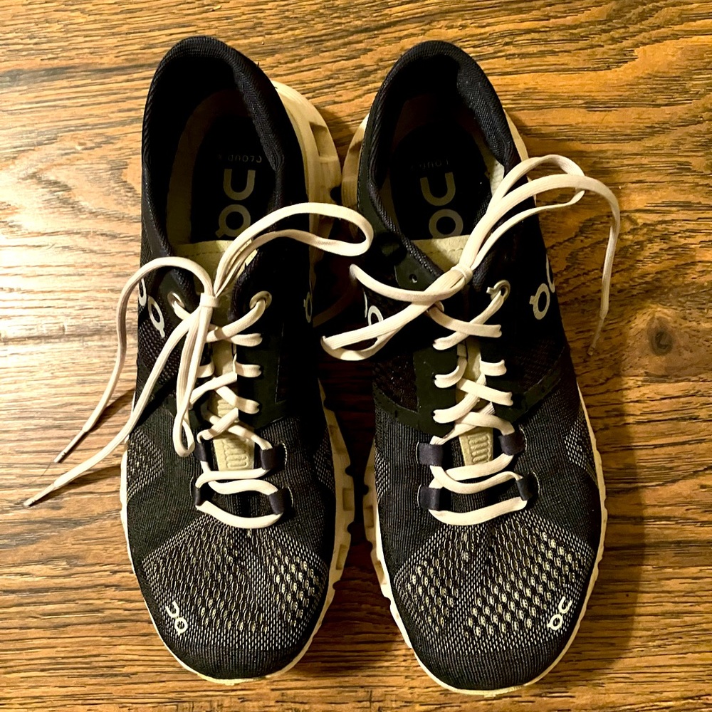 On Cloud Sneaker Size 7